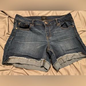 Jean shorts with cuffs